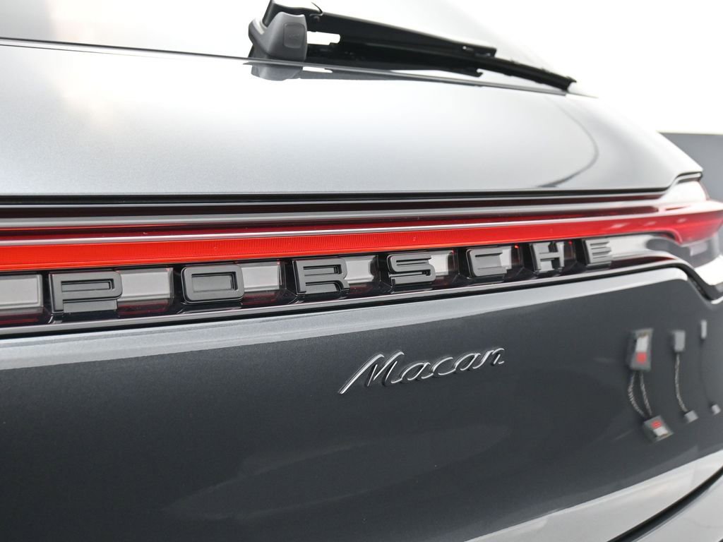 Certified 2025 Porsche Macan image 14
