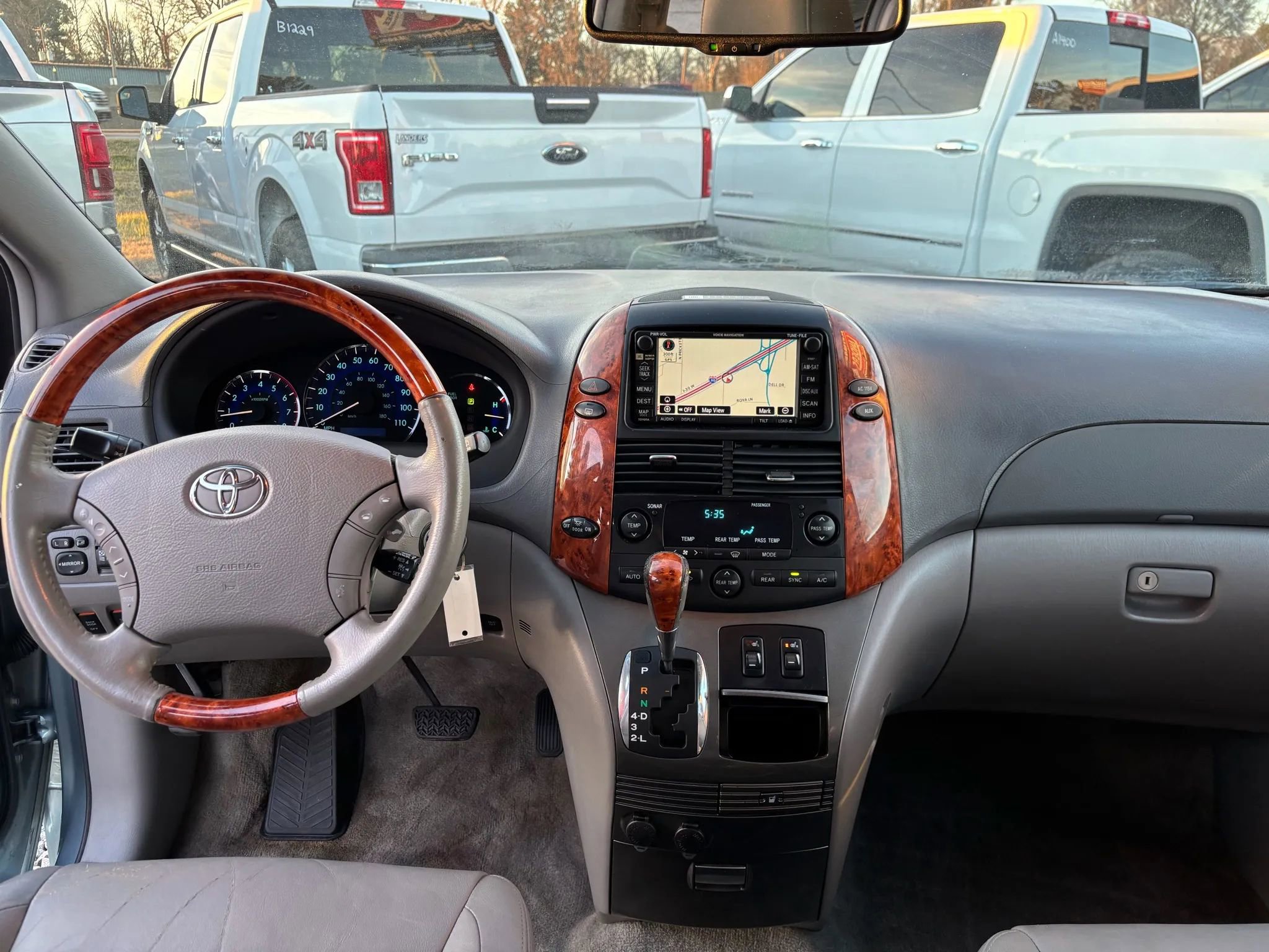 Used 2009 Toyota Sienna XLE image 21