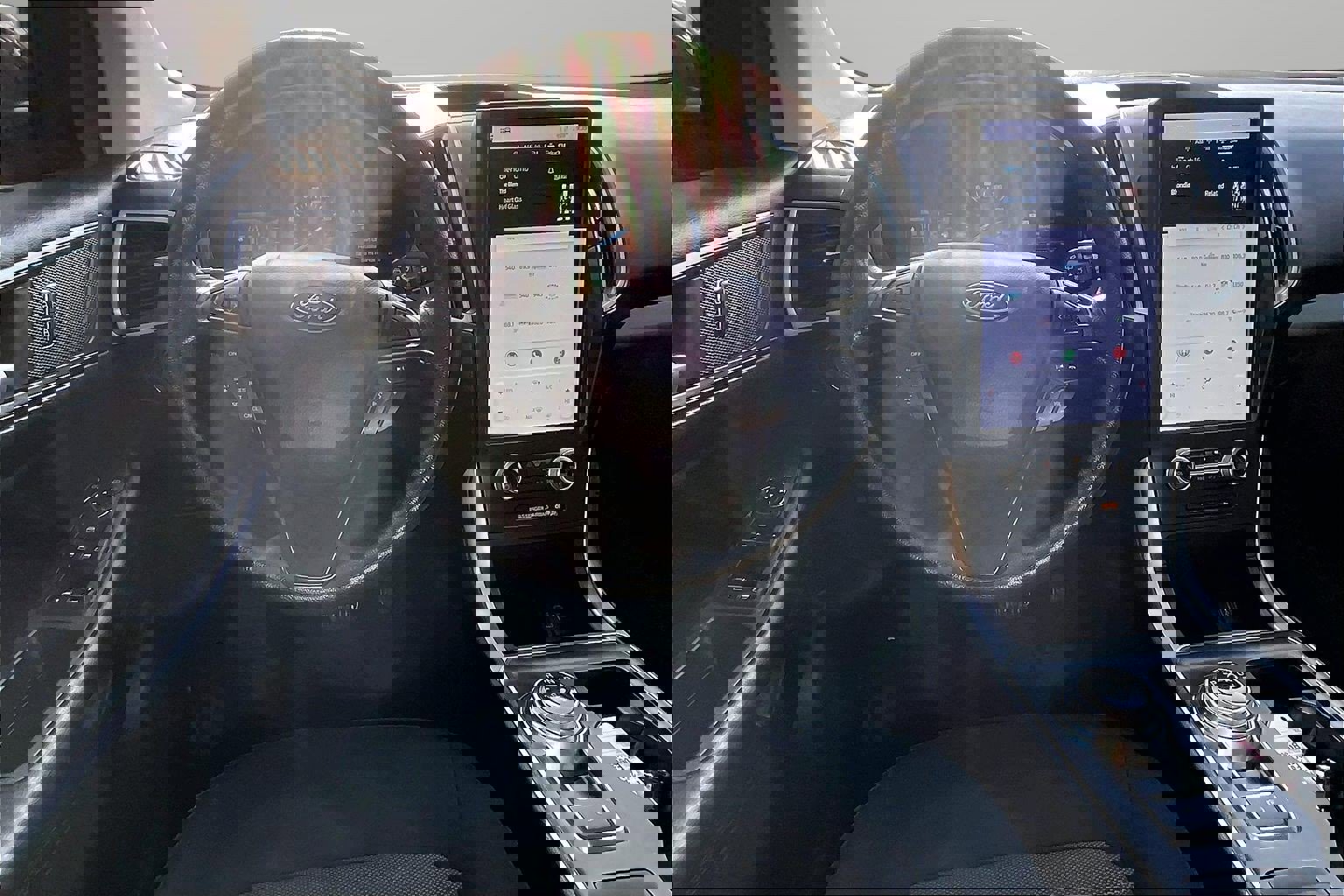 Used 2022 Ford Edge SE w/ Black Appearance Package image 5