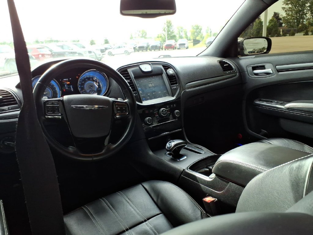 Used 2014 Chrysler 300 S RWD image 10