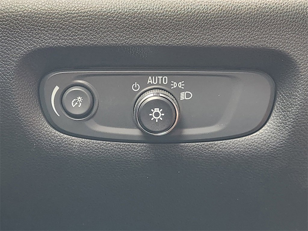 Used 2023 Chevrolet Traverse Premier image 24