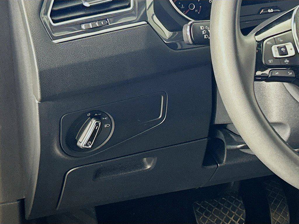 Used 2021 Volkswagen Tiguan SE AWD/4WD image 10