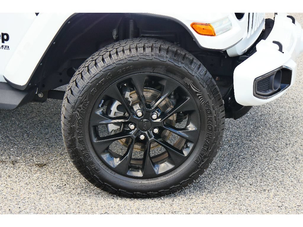 Used 2022 Jeep Wrangler Unlimited Sahara AWD/4WD image 33