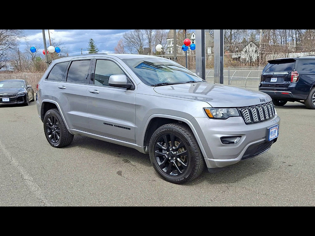 Used 2019 Jeep Grand Cherokee Altitude image 2