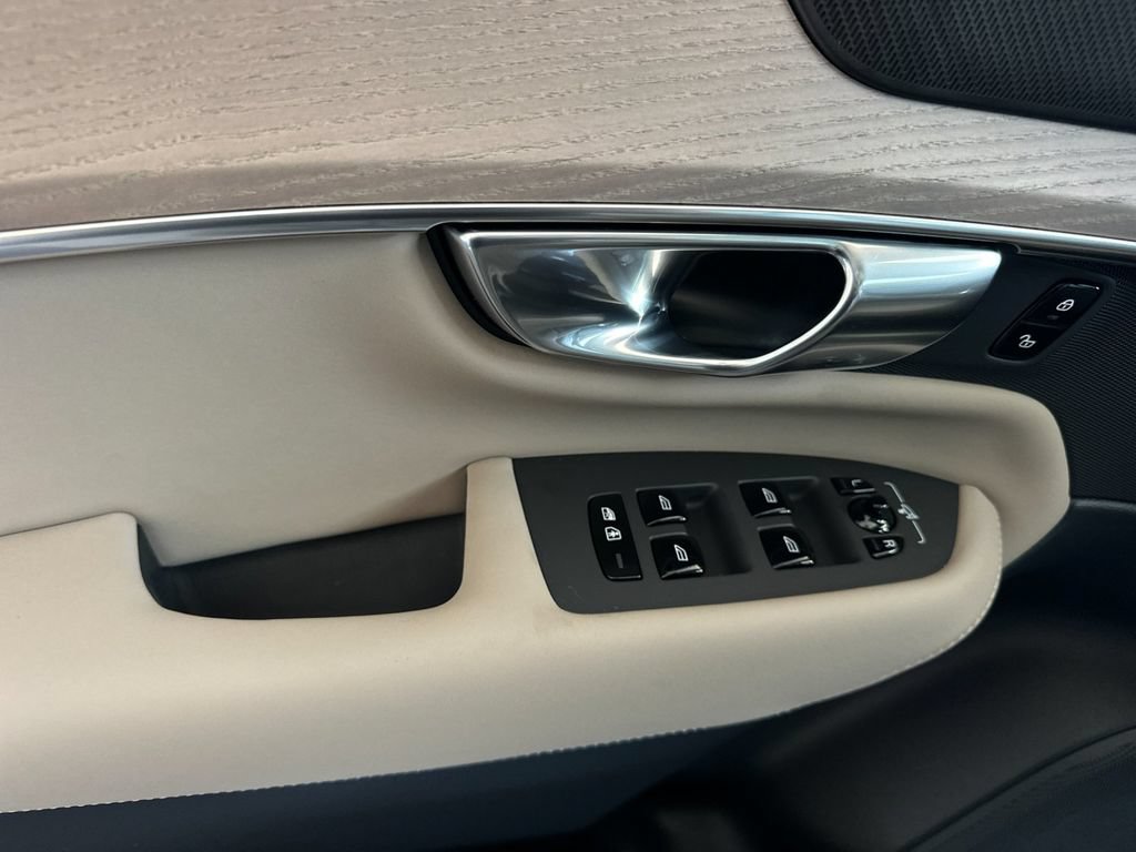 New 2026 Volvo XC90 T8 Plus w/ Protection Package Premier AWD/4WD image 10