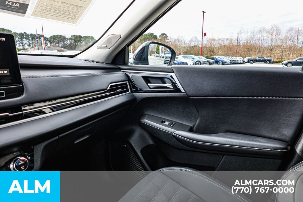 Used 2025 Mitsubishi Outlander SE image 52