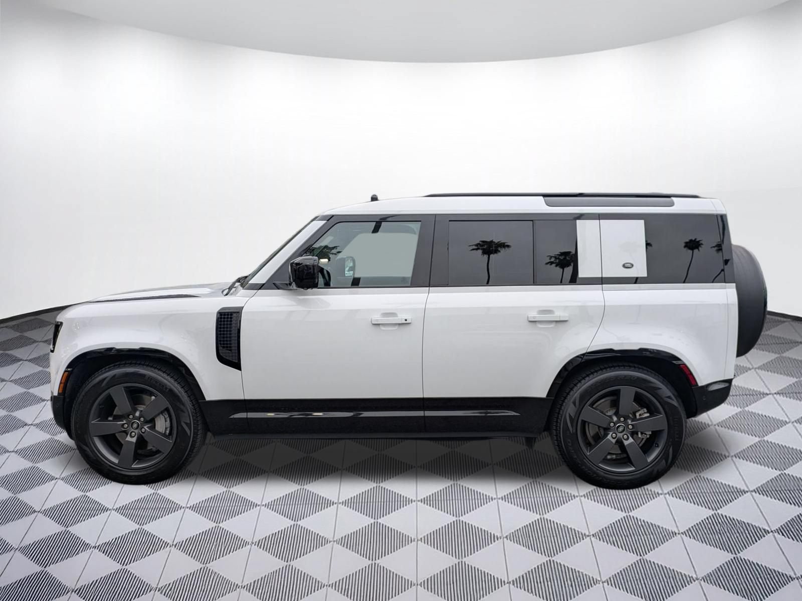 Used 2022 Land Rover Defender 110 X-Dynamic HSE AWD/4WD image 2