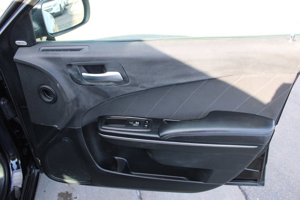 Used 2017 Dodge Charger R/T image 21