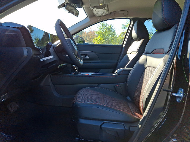 New 2026 Nissan Kicks SR w/ Cold Weather Package AWD/4WD image 6