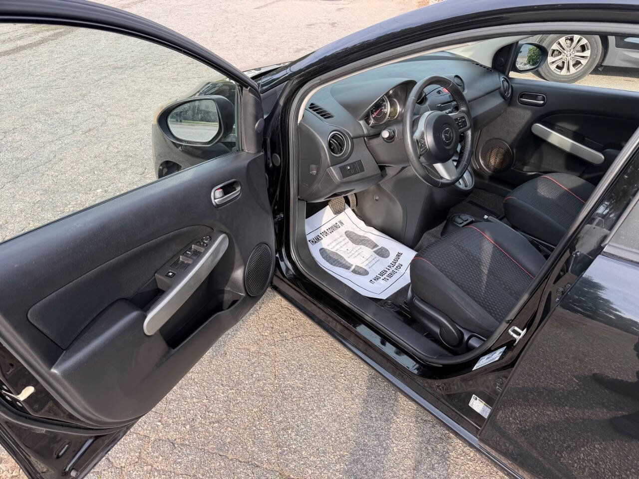Used 2011 MAZDA MAZDA2 Touring FWD image 8
