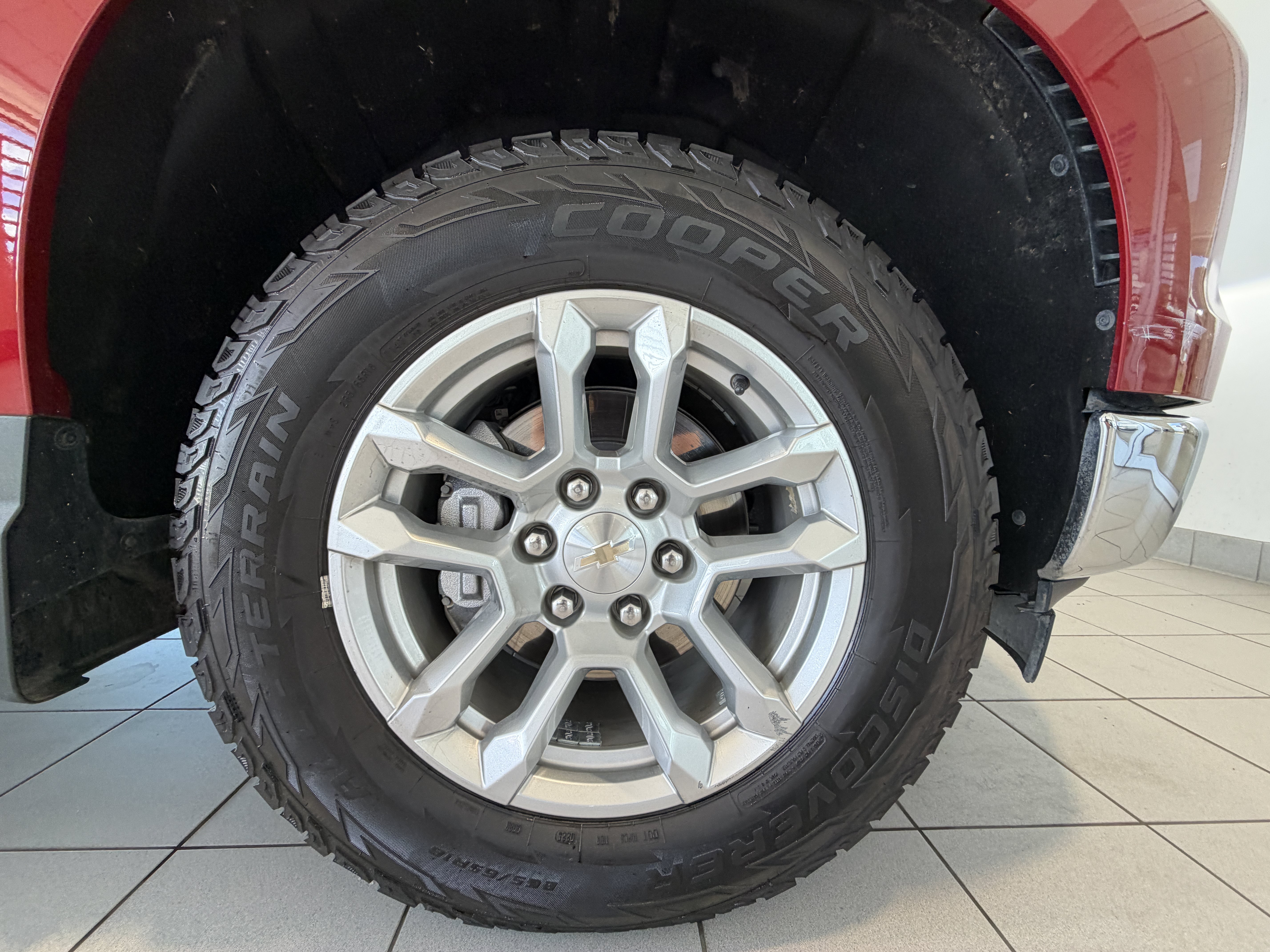 Used 2023 Chevrolet Silverado 1500 LT AWD/4WD image 9