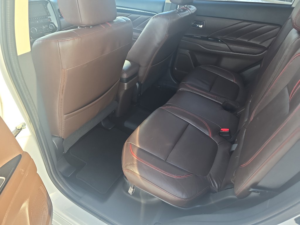 Used 2018 Mitsubishi Outlander SEL image 13