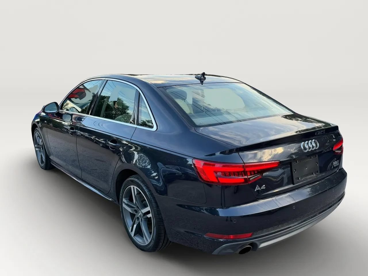 Used 2017 Audi A4 2.0T Premium Plus w/ Premium Plus Package AWD/4WD image 5