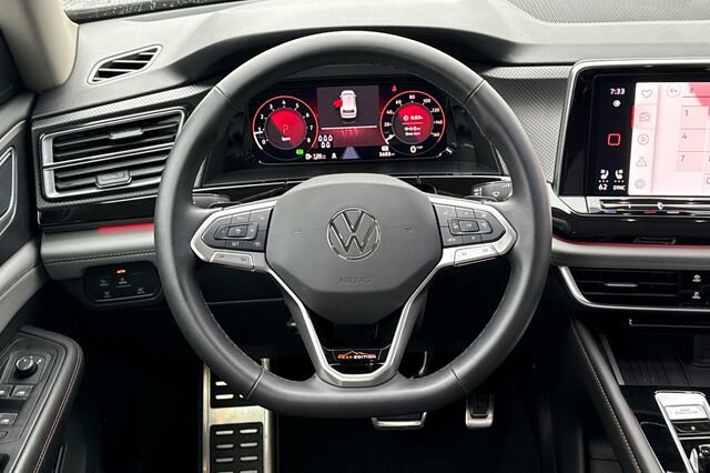 Used 2025 Volkswagen Atlas Peak Edition SE image 14