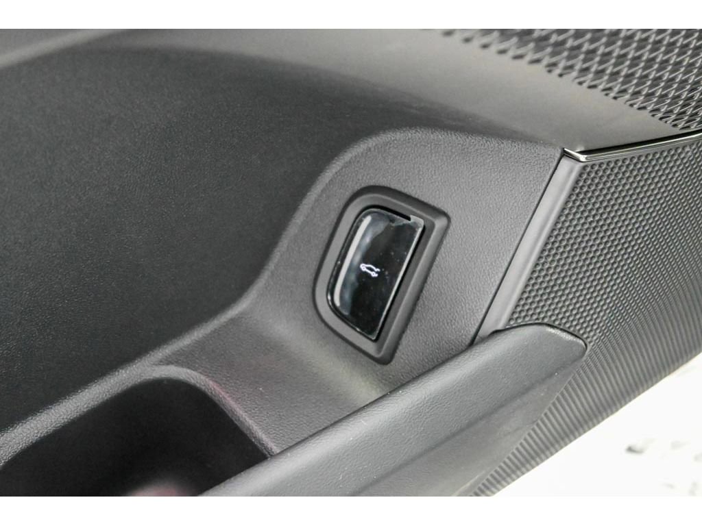 New 2025 Cadillac Lyriq Sport image 18