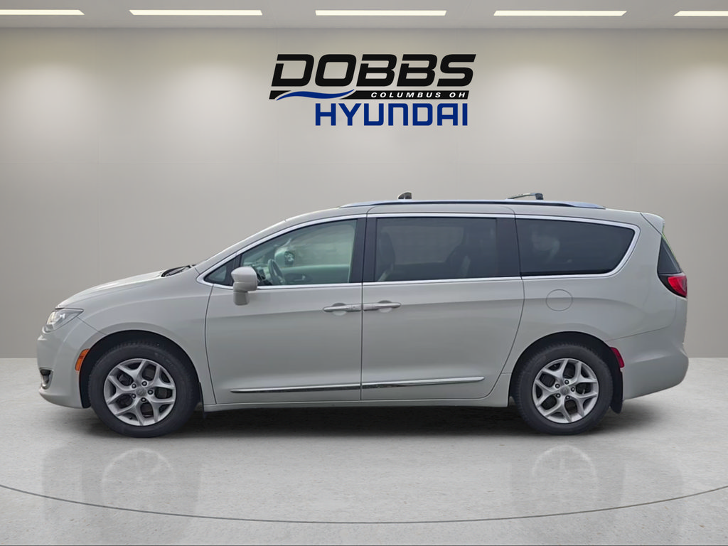 Used 2017 Chrysler Pacifica Touring-L Plus w/ Tire & Wheel Group FWD image 2