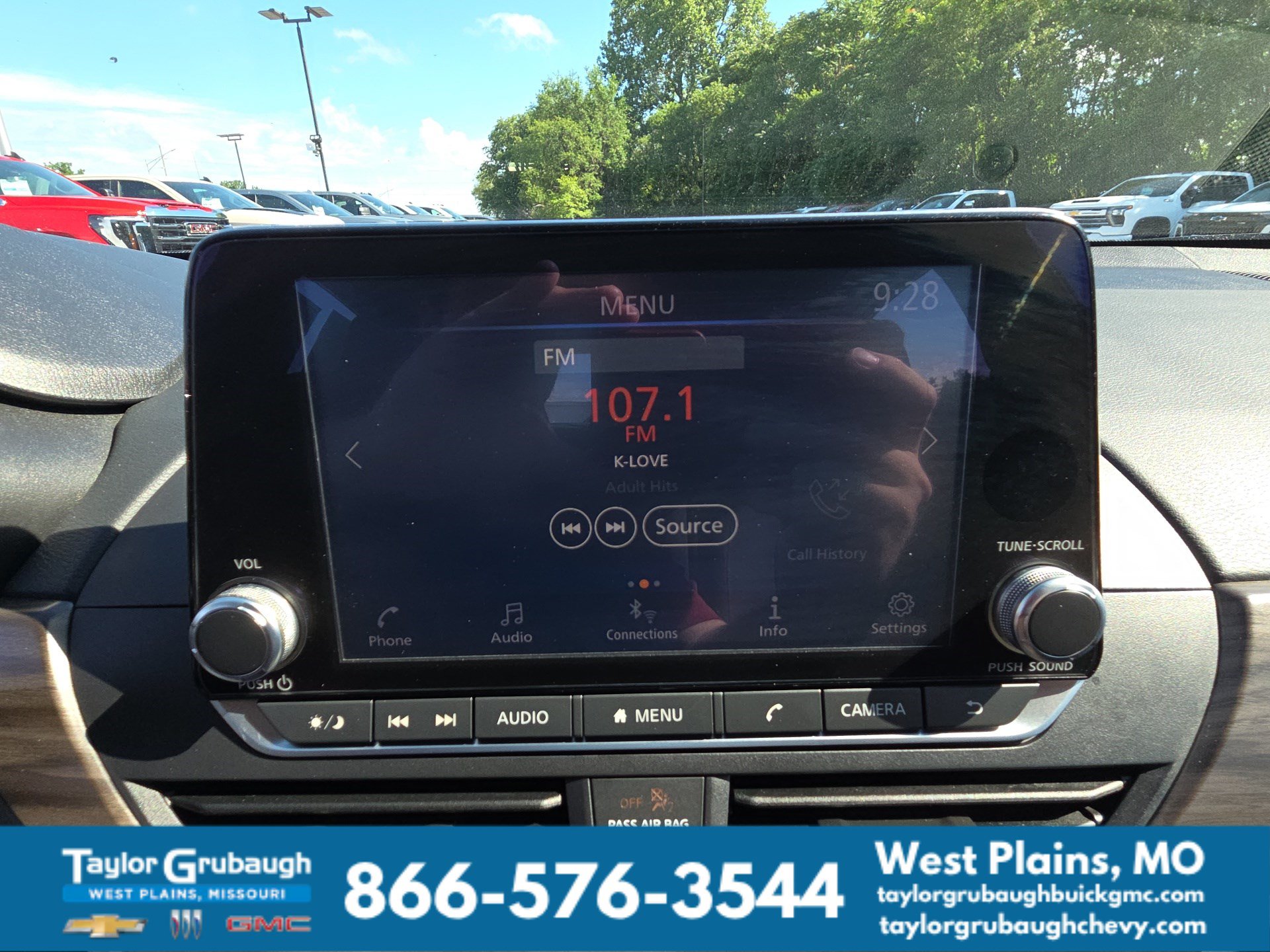 Used 2024 Nissan Altima 2.5 SV FWD image 21