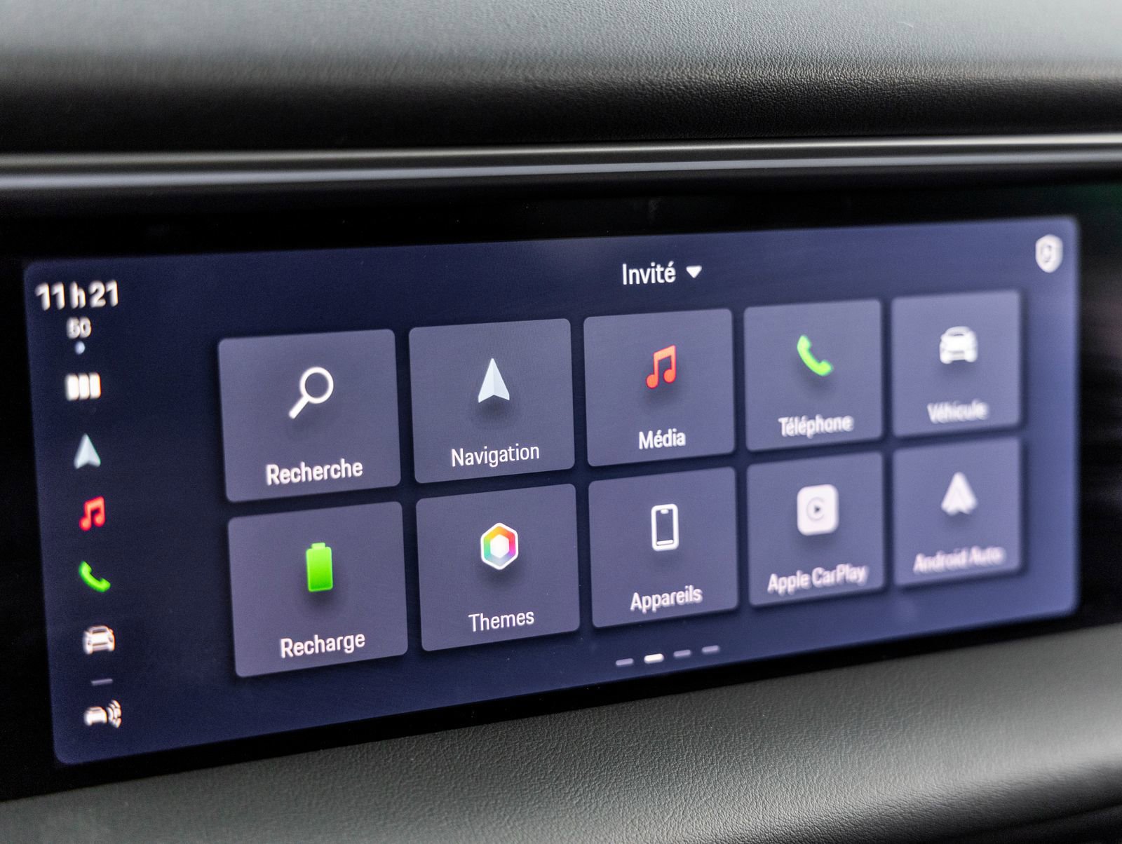 Certified 2025 Porsche Macan Electric image 27