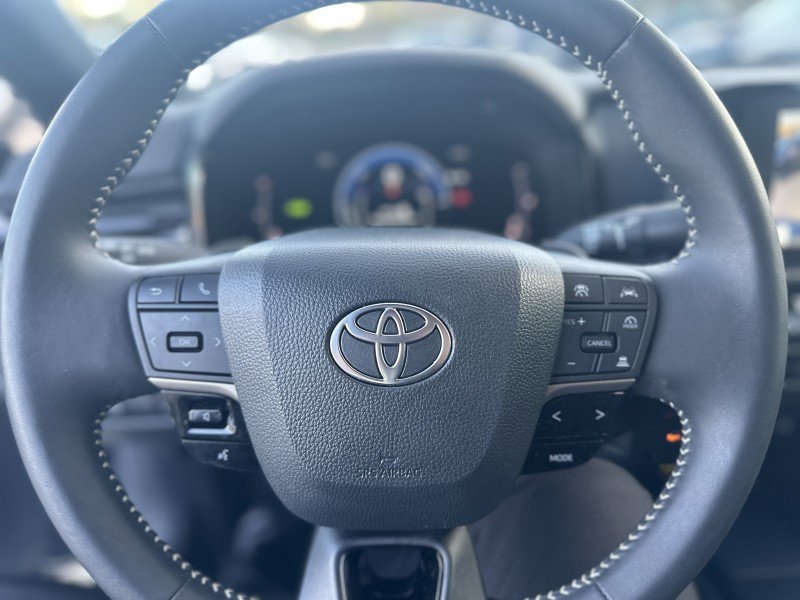 Used 2025 Toyota Camry SE image 21