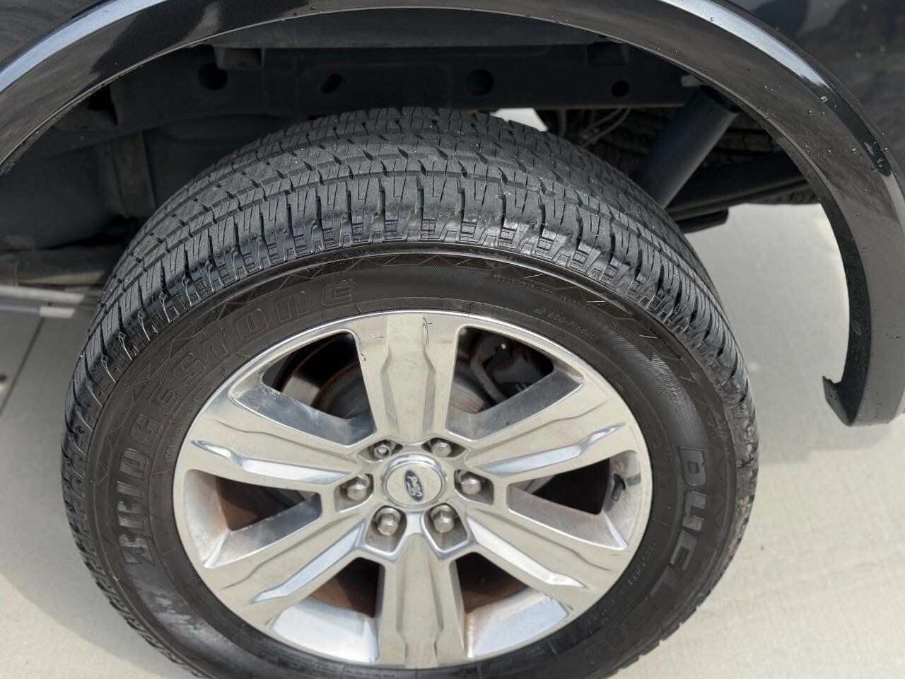 Used 2015 Ford F150 Platinum w/ Equipment Group 701A Luxury AWD/4WD image 4