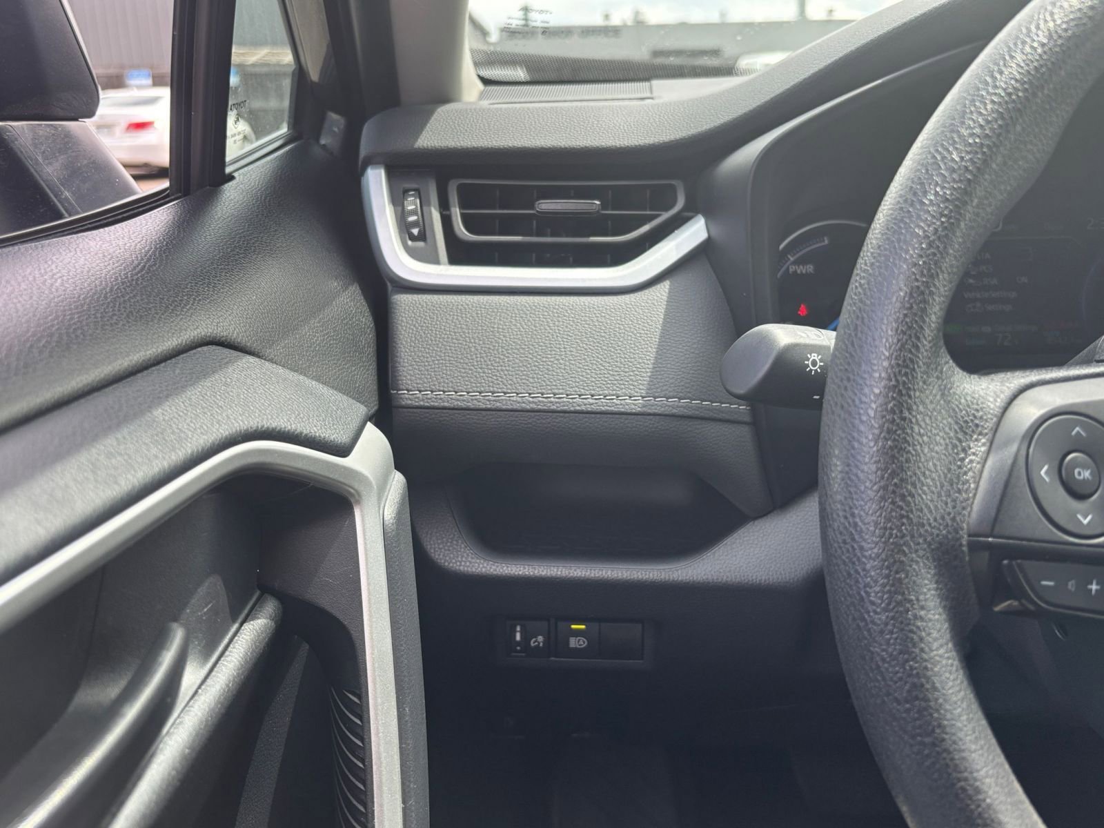 Used 2025 Toyota RAV4 LE AWD/4WD image 32