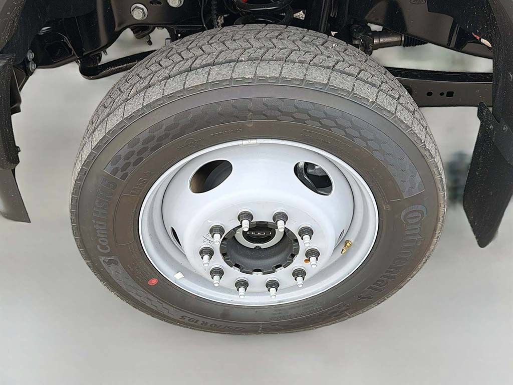 New 2026 Ford F550 4x4 Crew Cab image 14