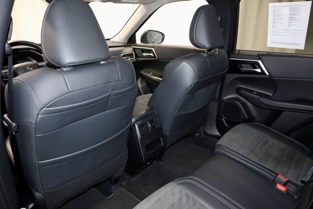 Used 2024 Mitsubishi Outlander SE image 22