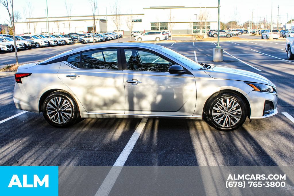 Used 2024 Nissan Altima 2.5 SV FWD image 9