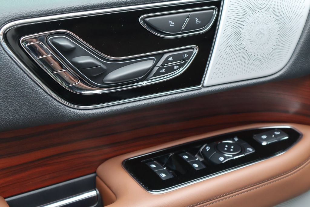 Used 2024 Lincoln Navigator Reserve AWD/4WD image 19