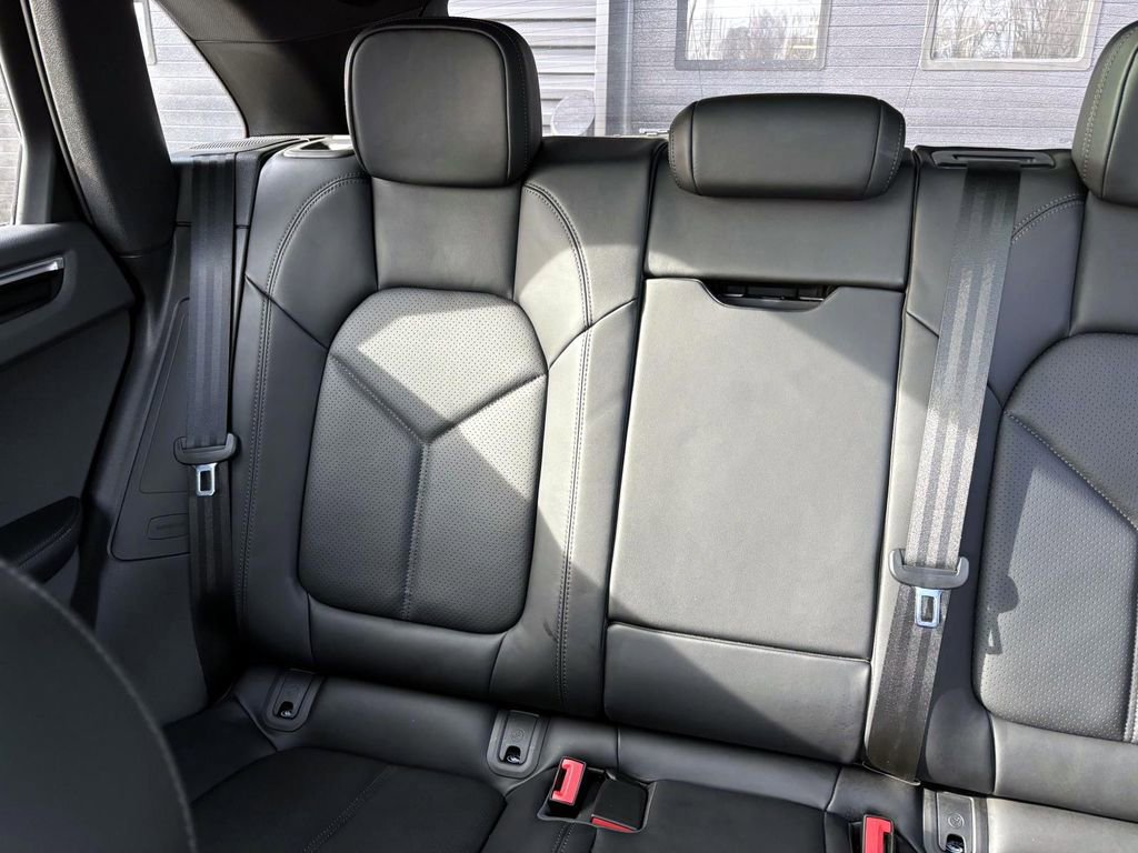 Used 2025 Porsche Macan Turbo image 40