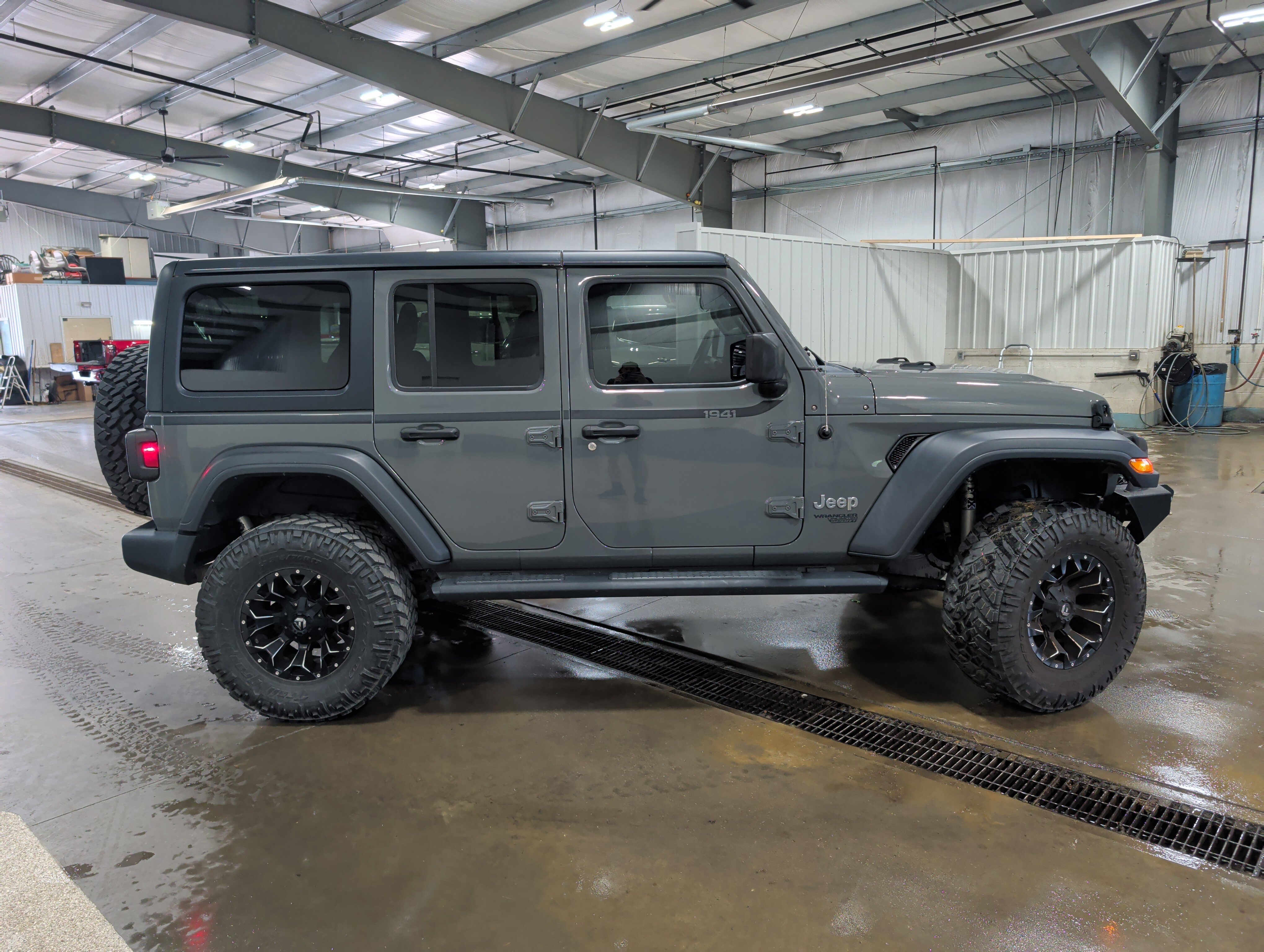 Used 2019 Jeep Wrangler Unlimited Sport S AWD/4WD image 2