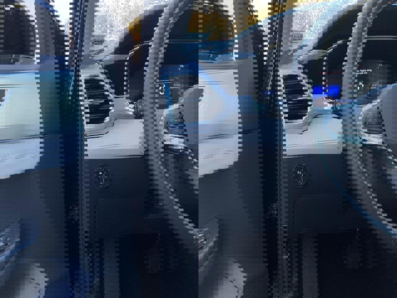 Used 2025 Volkswagen Taos SE image 26