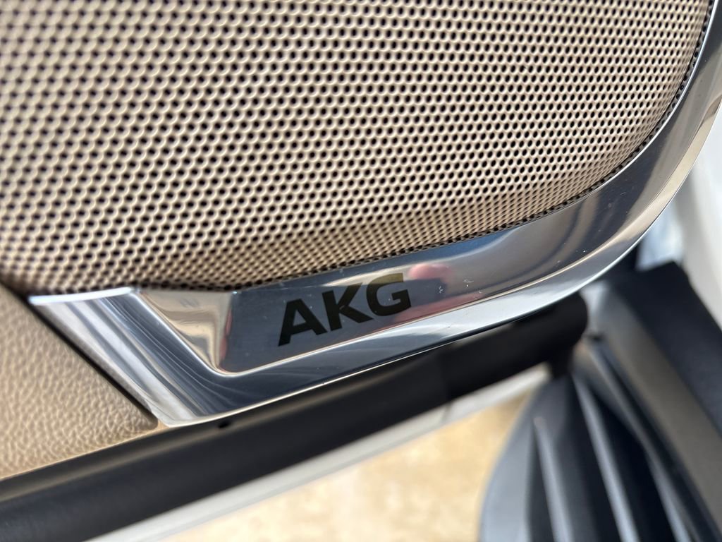 Used 2023 Cadillac Escalade Premium Luxury image 16