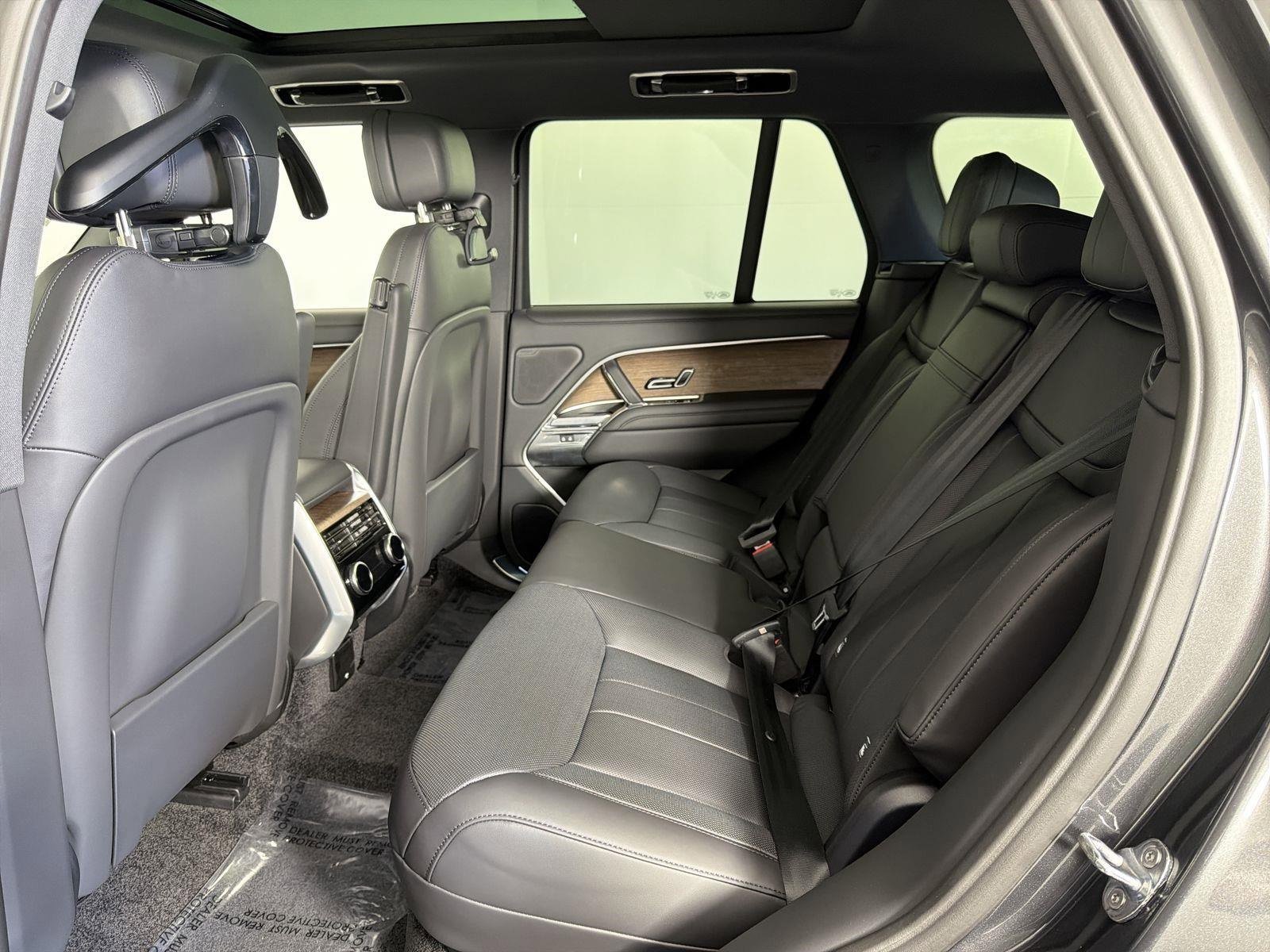 New 2025 Land Rover Range Rover SE image 27