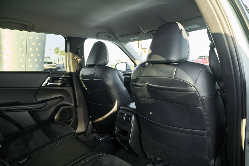 Used 2024 Mitsubishi Outlander SE image 21