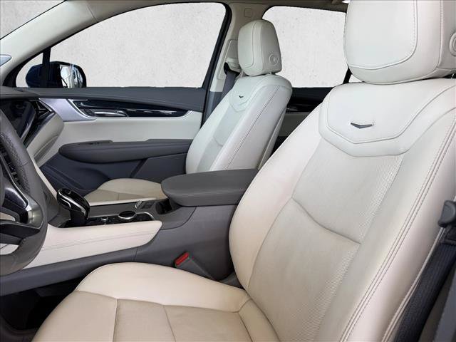 Used 2024 Cadillac XT6 Premium Luxury w/ Technology Package FWD image 9