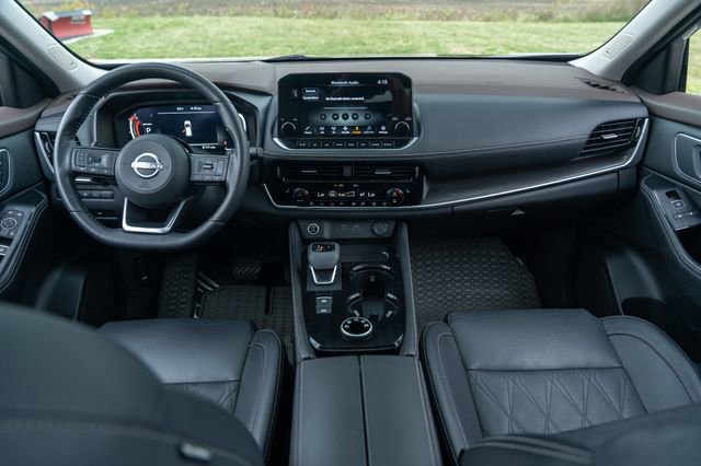 Used 2022 Nissan Rogue Platinum w/ Head-Up Display Package image 14