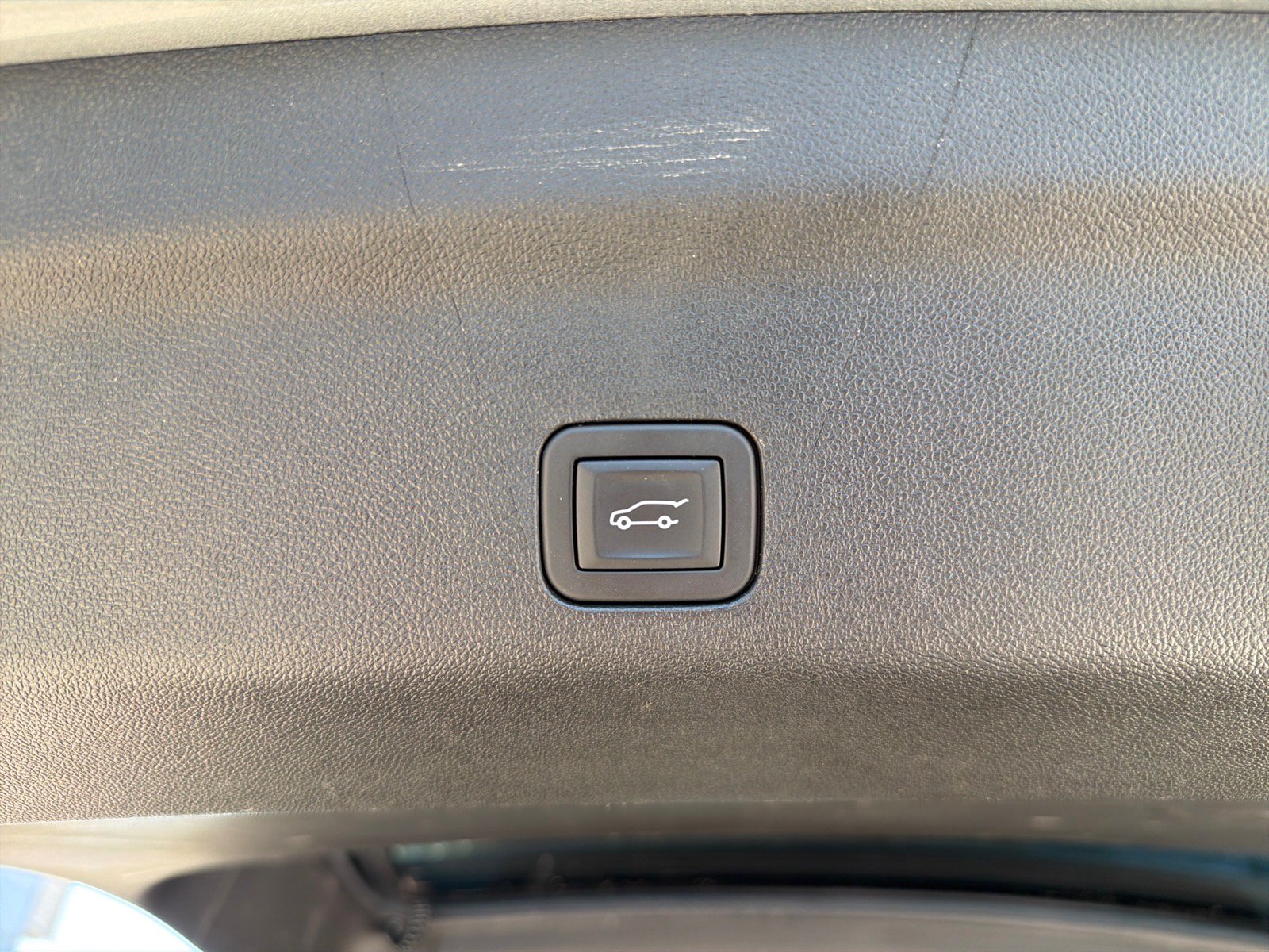 Used 2025 GMC Yukon XL Denali AWD/4WD image 9