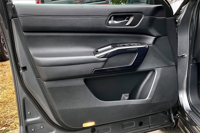 Used 2022 Nissan Pathfinder SV image 17