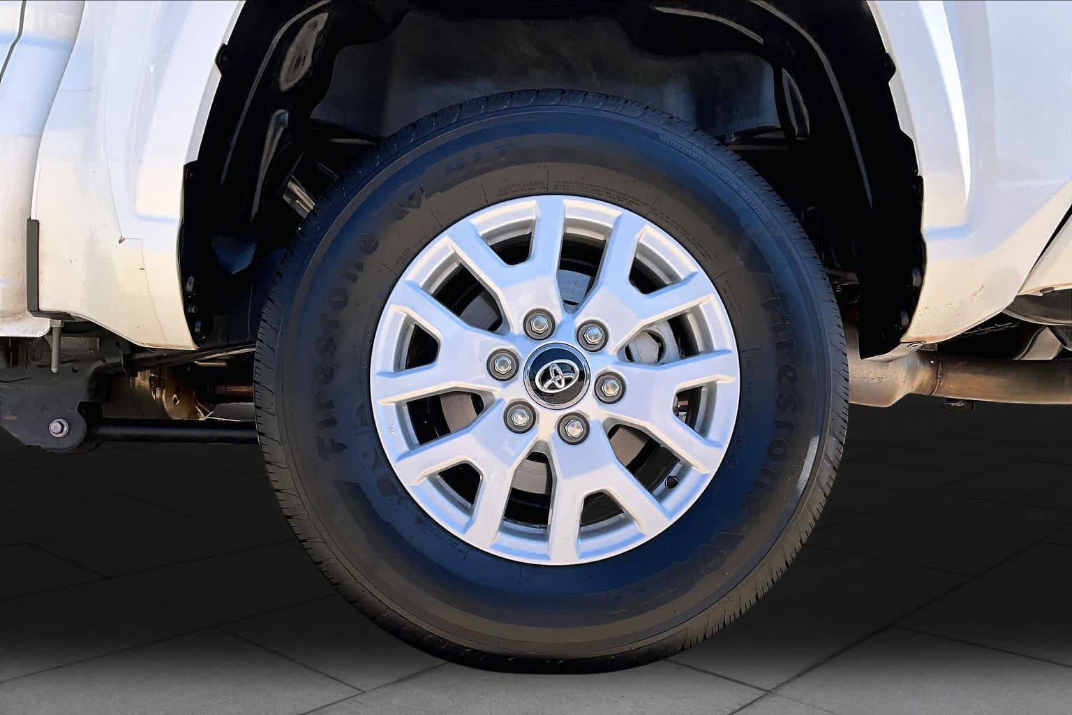 Used 2025 Toyota Tacoma SR5 AWD/4WD image 11