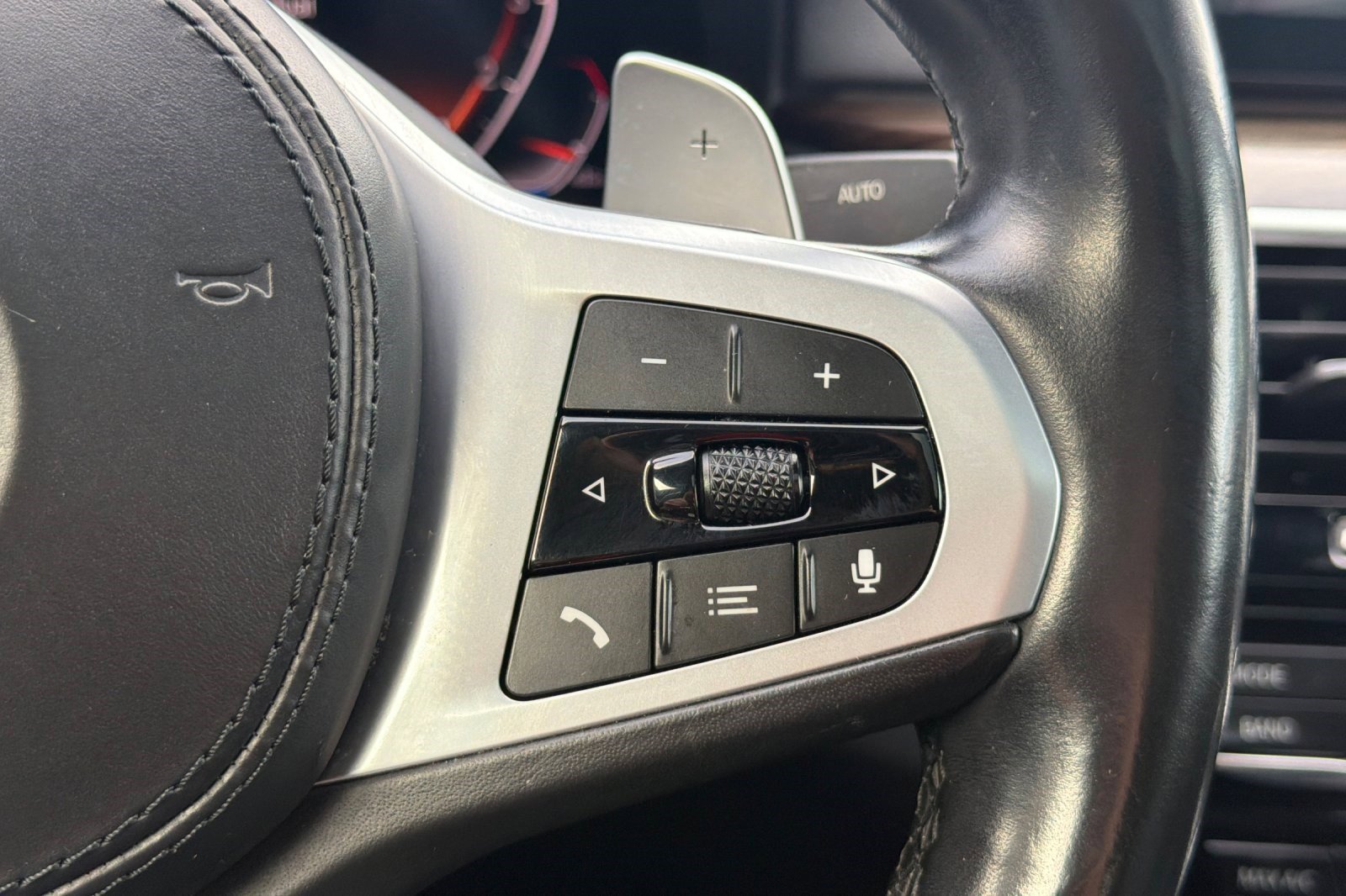 Used 2020 BMW 540i w/ M Sport Package image 32