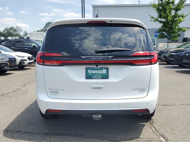 New 2027 Chrysler Pacifica Limited w/ Family Tech Group AWD/4WD image 5