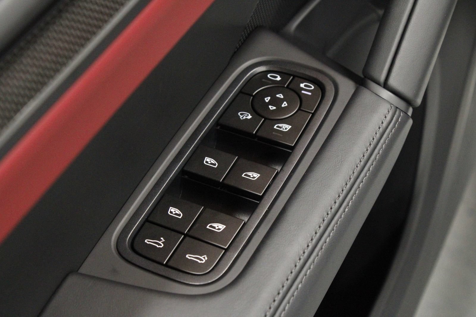 New 2026 Porsche Cayenne GTS AWD/4WD image 31