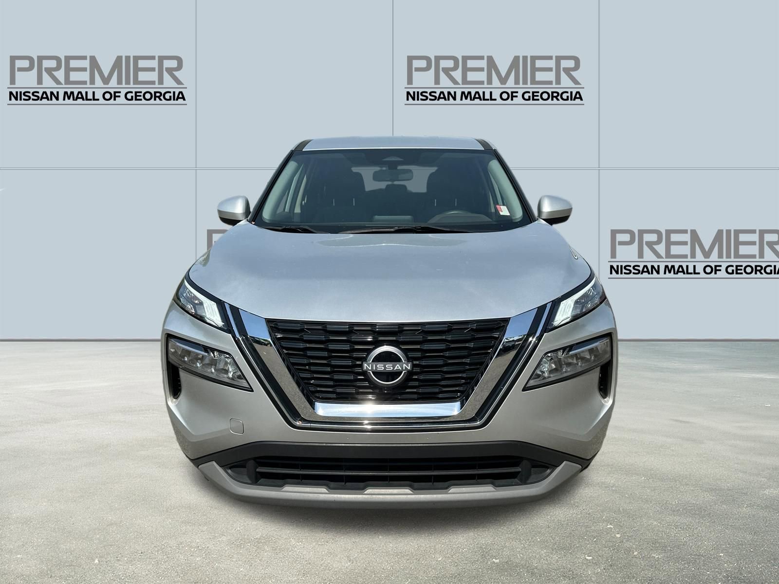 Used 2023 Nissan Rogue SV image 2