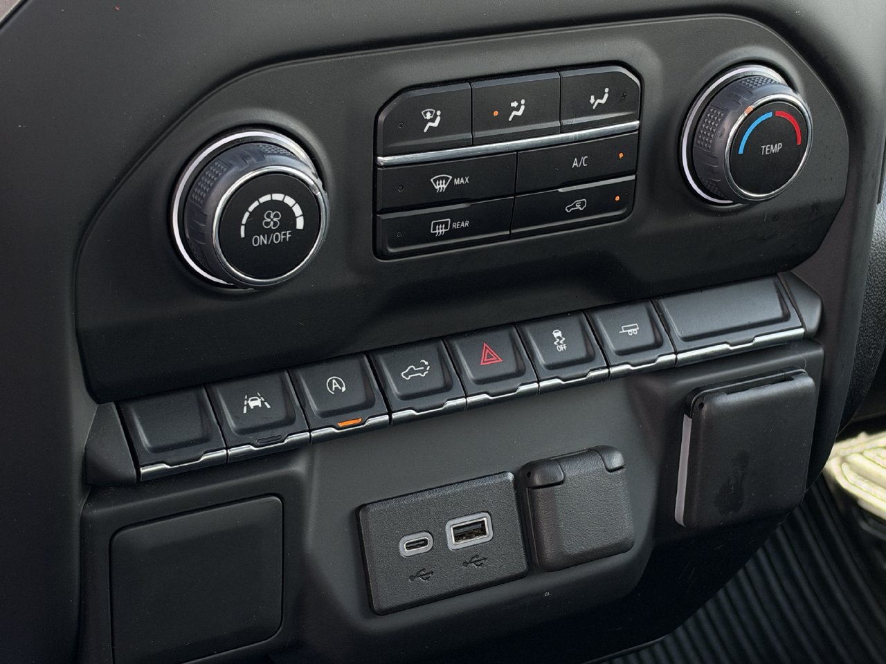 Certified 2024 Chevrolet Silverado 1500 Custom w/ LPO, Dark Essentials Package RWD image 18