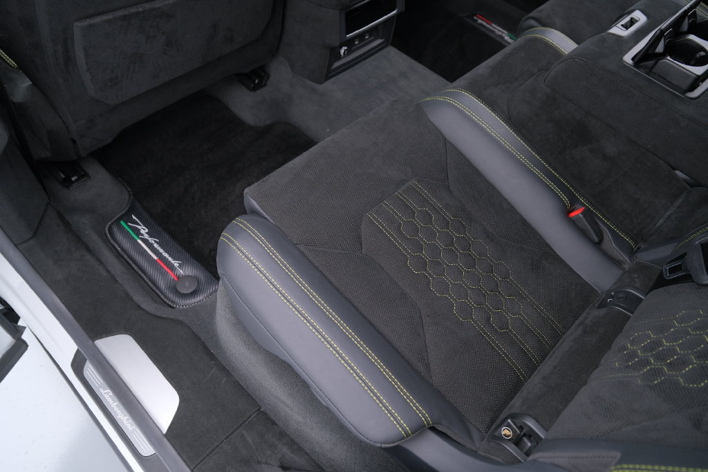 Used 2024 Lamborghini Urus Performante AWD/4WD image 19