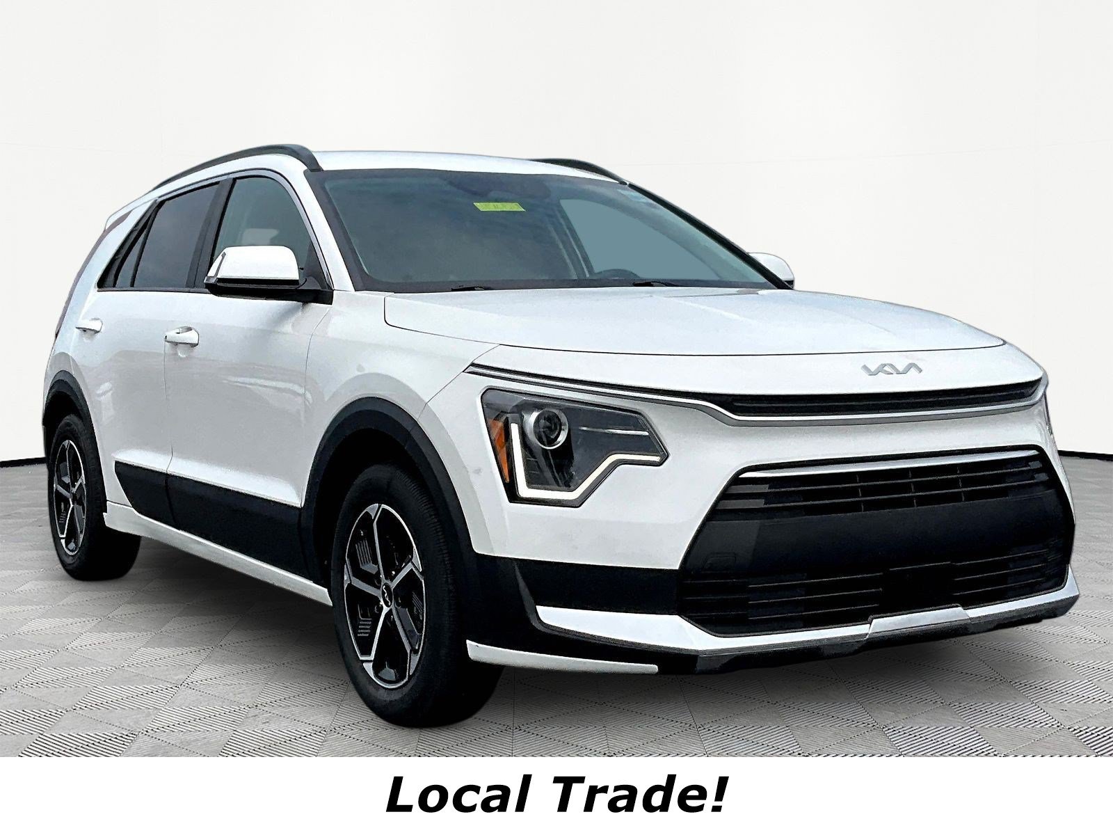 Used 2024 Kia Niro EX FWD image 3