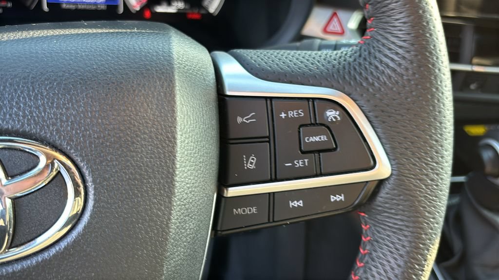 Used 2025 Toyota Sienna XSE FWD image 18