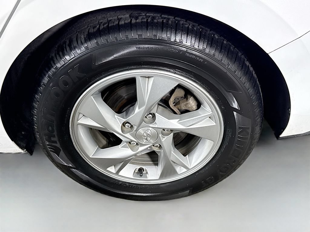 Certified 2022 Hyundai Elantra SE FWD image 32