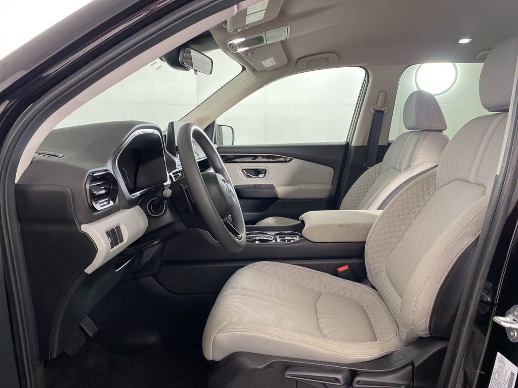 Used 2023 Honda Pilot LX image 16